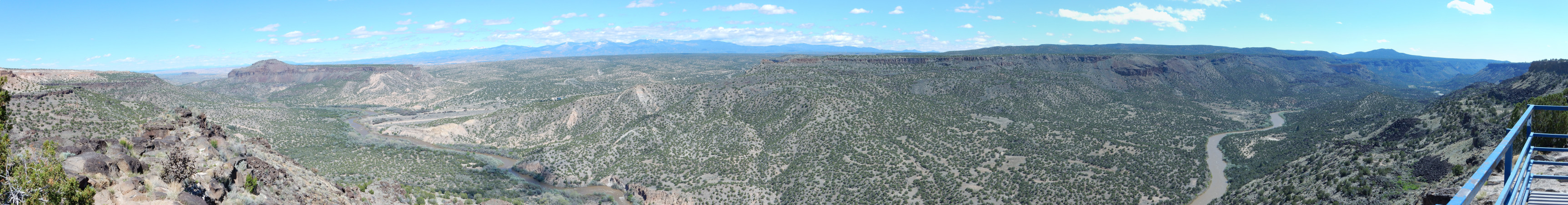 Panorama
            of White Rock Canyon